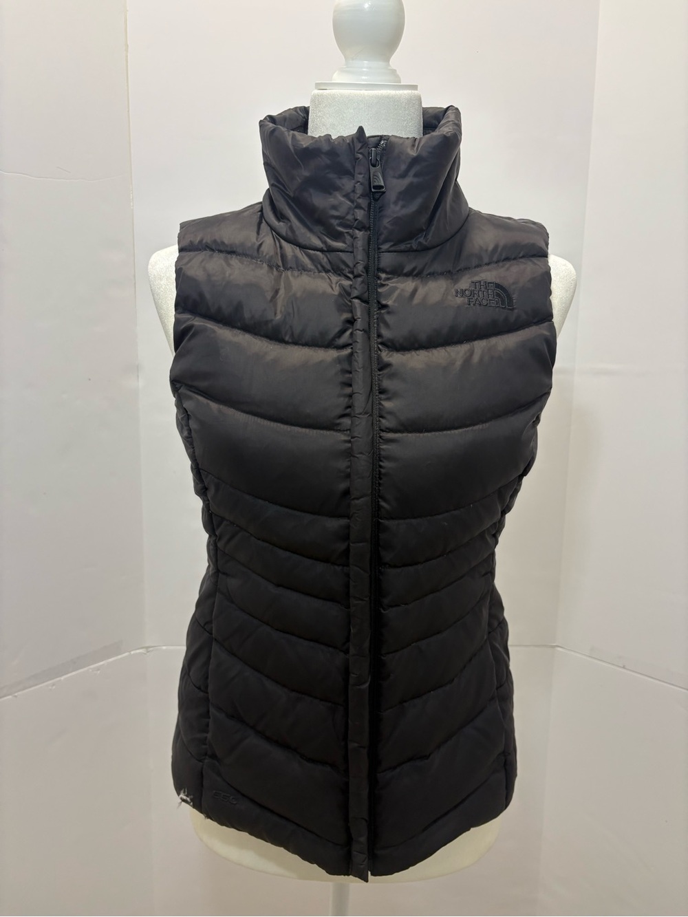 The North Face Women’s XS Black 550 Down Puffer Vest Full Zip